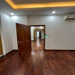 Bán biệt thư giá tốt KDC Him Lam Quận 7- DT 10X20M, Hầm trệt 3 tầng