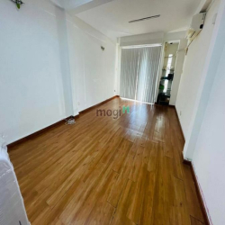 ÔTô 7 Chỗ Đỗ Trong Nhà- TRẦN HƯNG ĐẠO- Q.1- 4mX21m- 5 Tầng Vuông Vức