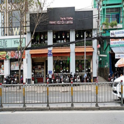 Cho thuê nhà nguyên căn 11x14 mặt tiền đường Nguyễn Tất Thành, P13, Q4