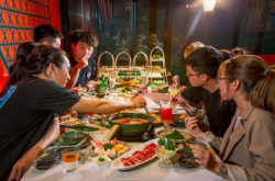 Cần sang quán ăn vị trí đẹp đường Song Hành Q2. Giá sang 2 tỷ VND.