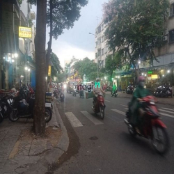 Cho Thuê Nhà MT Vĩnh Khánh Q4 _ Ngang 8m _ Có vỉa hè và sân rộng