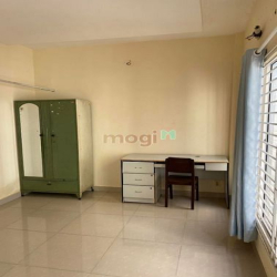 Phòng Đẹp Giá Rẻ Có Nội Thất WC Riêng View sân thượng