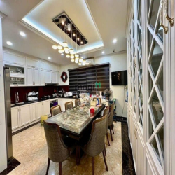 Giảm chào! Phân lô Mạc Thái Tổ, ô tô tránh, vỉa hè, thang máy, 70m2*
