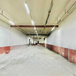 Cho thuê nhà 33 Lê Thánh Tôn, Bến Nghé Quận 1 (1500m2 - Trệt + lầu)