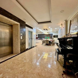 Giảm chào! Phân lô Mạc Thái Tổ, ô tô tránh, vỉa hè, thang máy, 70m2*