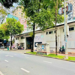 Cho thuê nhà 33 Lê Thánh Tôn, Bến Nghé Quận 1 (1500m2 - Trệt + lầu)