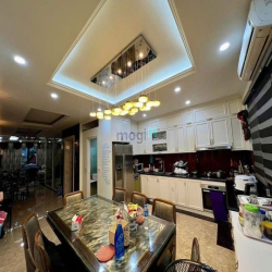 Giảm chào! Phân lô Mạc Thái Tổ, ô tô tránh, vỉa hè, thang máy, 70m2*