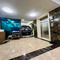Giảm chào! Phân lô Mạc Thái Tổ, ô tô tránh, vỉa hè, thang máy, 70m2*