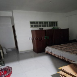 Nhà BTCT 4 tầng mặt tiền đường, gần phố ẩm thực Cư xá Phú Lâm B