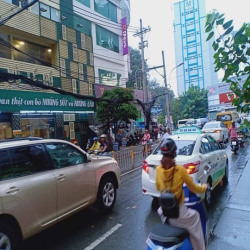 Cho thuê nhà 2 Mặt Tiền Võ Văn Tần, Quận 3.Giá 170 triệu