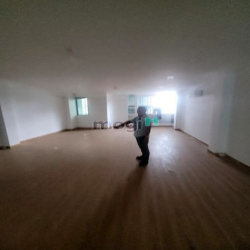 Cho thuê tòa nhà 5 tầng Ngã tư ga DT 6,5x25m gồm 1 tầng hầm,10 phòng