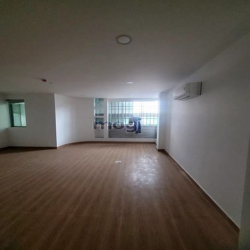 Cho thuê tòa nhà 5 tầng Ngã tư ga DT 6,5x25m gồm 1 tầng hầm,10 phòng