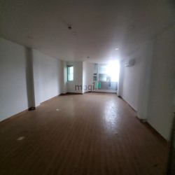 Cho thuê tòa nhà 5 tầng Ngã tư ga DT 6,5x25m gồm 1 tầng hầm,10 phòng