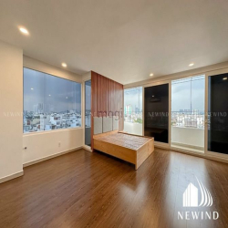 Penthouse 50m2 - View Landmark - Ban công rộng như sân vườn - Full NT