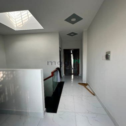 Nhà chính chủ 3 Tầng, HXH, 44m2 nở hậu, Sổ 2024, Giá 4,85 tỷ.