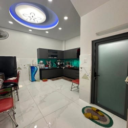 Nhà chính chủ 3 Tầng, HXH, 44m2 nở hậu, Sổ 2024, Giá 4,85 tỷ.