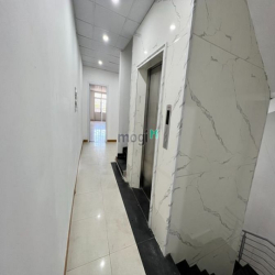 Cho thuê nhà 4 tầng 142m2 mặt tiền Hùng Vương có thang máy sát Chợ Cồn