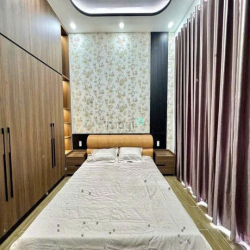 CHDV đường nhựa 10 m, dân trí cao toàn nhà cao tầng. Thuê khoán 30 tr.