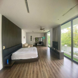 Villa 800m2 sẵn nội thất, hồ bơi, sân vườn- Lựa chọn lý tưởng cho VP