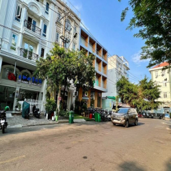 Bán nhà phố tự xây khu thương mại dịch vụ ở trung tâm Phú Mỹ Hưng