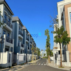 Cho thuê nhà phố Vinhomes Quận 9, chỉ 15 triệu