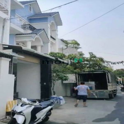 Bán nhà trệt 2 lầu đường 10 Tăng Nhơn Phú , Quận i - Hướng tây bắc