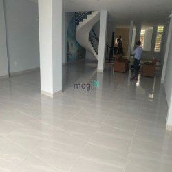 Nhà mới , MT Phan Đăng Lưu, ngang 8m , 200m2 sàn X3, thiết kế trống