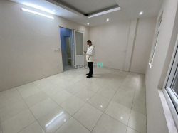 Cho thuê nhà  phố Trung Kính 60mx6t nhà mới đẹp giá 27tr/th