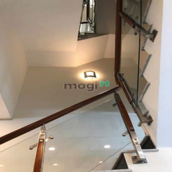 Bán nhanh Nhà Trệt, 2 Lầu, ST ngay cổng ĐH Văn Lang, Đặng Thùy Trâm