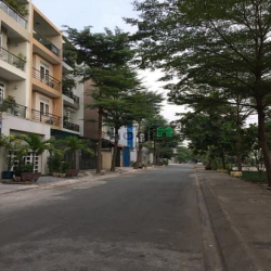 Bán nhanh Nhà Trệt, 2 Lầu, ST ngay cổng ĐH Văn Lang, Đặng Thùy Trâm