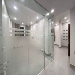 Cho thuê nhà mới ngang 8m 288G Nam Kỳ Khởi Nghĩa, Quận 3