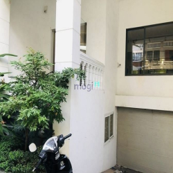 Cho thuê nhà MT hầm, 4 tầng, có thang máy, 7x24m, 600m2 giá 75tr (TL)