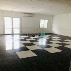 Cho thuê nhà MT hầm, 4 tầng, có thang máy, 7x24m, 600m2 giá 75tr (TL)