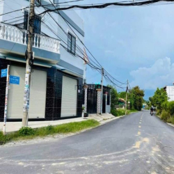 Bán Nhà DT 240m2. MT Nguyễn Thị Nhúng. Giá 4,4 tỷ