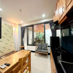 Studio full nội thất có cửa sổ lớn gần toà Etown
