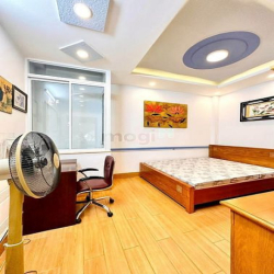 LẠC LONG QUÂN,Hẻm Xe Tải Tránh 4 Tầng,DT 60M2,Ngang 4,3M, 5PN, 8,5Tỷ