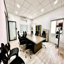 Dành Cho 8-10 Nhân Sự - Văn Phòng Đã Set Up Đầy Đủ Bàn Ghế - Chỉ 20tr