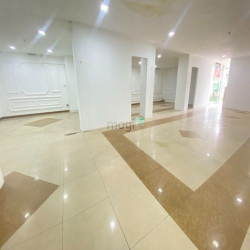 cho thuê mặt bằng 200m2 ngay mặt tiền đường Cộng Hoà giá từ 16tr