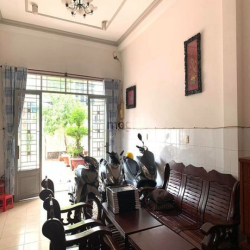Nhà mặt tiền Bùi Minh Trực Q8, 200m2, 8x25 3 tầng HC đủ, 14.8 tỷ TL