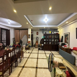 Bán Biệt thự sân vườn Kim Mã, Ô Tô, Tặng nội thất 115m2 4T giá 20.5 Tỷ