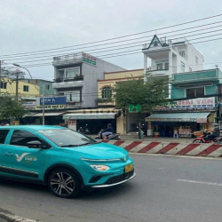 Chọn lọc nhà phố mặt tiền đường lớn, giá khoảng 10 tỷ.
