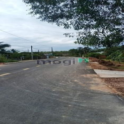 Vị trí cách chợ, QL22B 1km, đường 10m xe hơi chạy vi vu. - Diện tích: