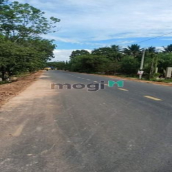 Vị trí cách chợ, QL22B 1km, đường 10m xe hơi chạy vi vu. - Diện tích: