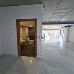 Cho thuê nhà phố liền kề 1 trệt 4 lầu sân thượng 678m2, 210 tr/th