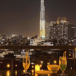MB sân thượng 100m2, view nhìn trọn Sài Gòn thích hợp làm Cafe Rooftop