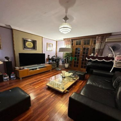 Hoàng Cầu kề công viên 45m 5 tầng, ô tô tránh đỗ, KD, VP