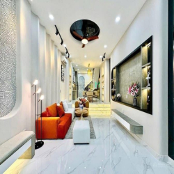 CHỦ BÁN NHÀ GẤP ở đường Hậu Giang,P11,Q6. DT 75m2/2tỷ490, có sổ riêng