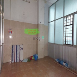 Hạ 2,5 tỷ gia đình gấp bán nhà Nguyễn Văn Quá, 8x18, HXH chỉ 40tr/m2