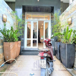 Cho Thuê Nhà 250m2 Trệt 3 Lầu 4 Phòng Lớn Đẹp Hướng ĐÔNG NAM