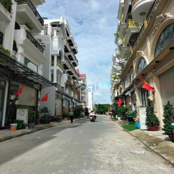NHÀ PHỐ CAO CẤP đường nhựa 8m ngay CELADEN TÂN PHÚ- 4 tầng ở ngay